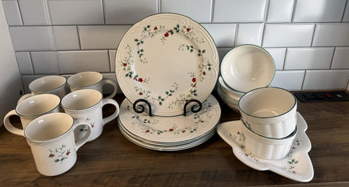 Pfaltzgraff Winterberry 16-Piece Dinner Set
