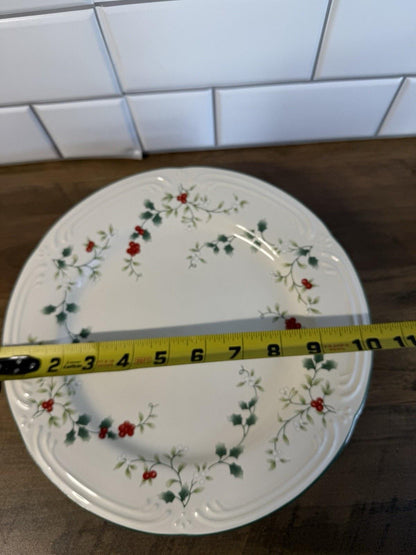 Pfaltzgraff Winterberry 16-Piece Dinner Set