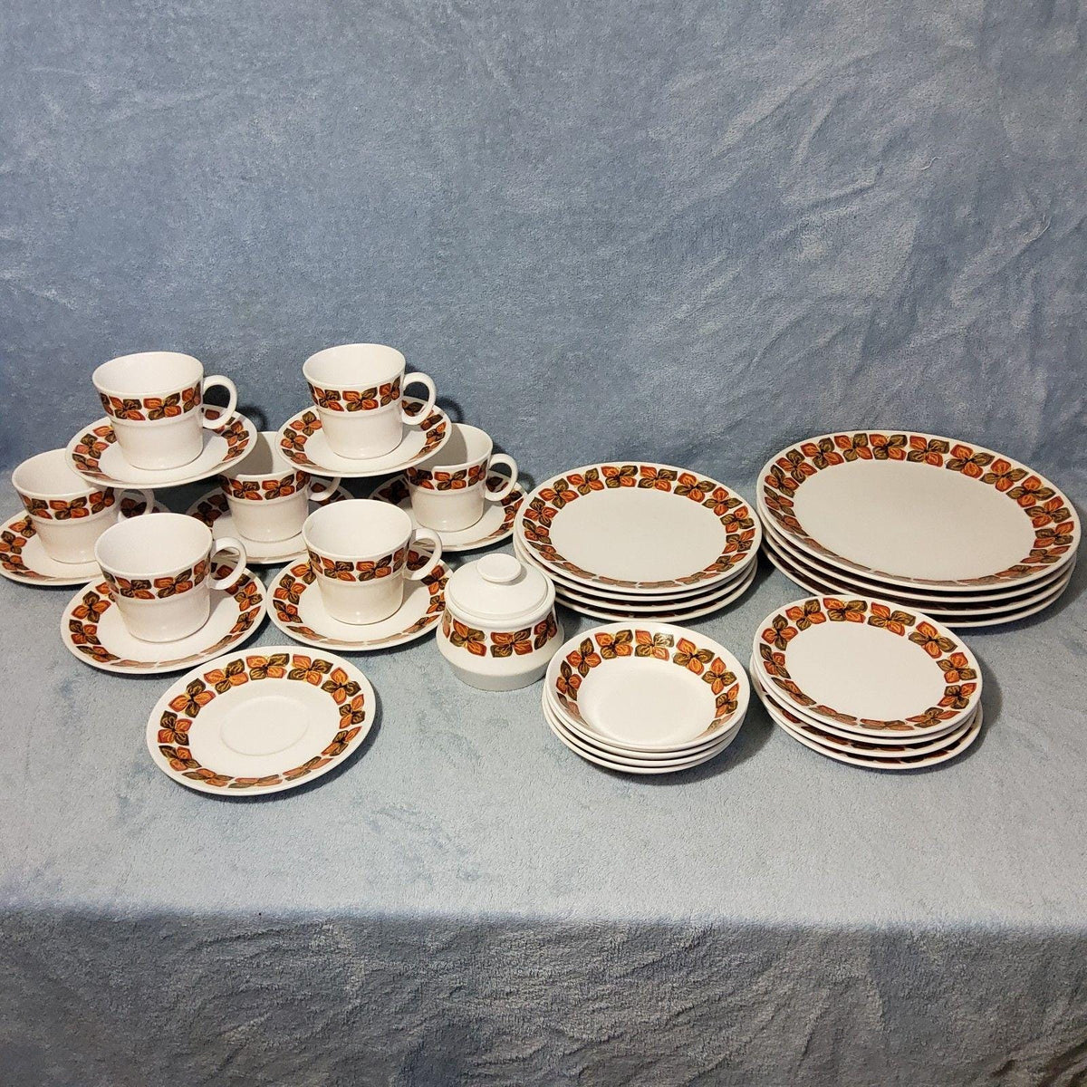 Noritake Progression China Southern Glow 9005 32 Piece Dinner Set Service for 4